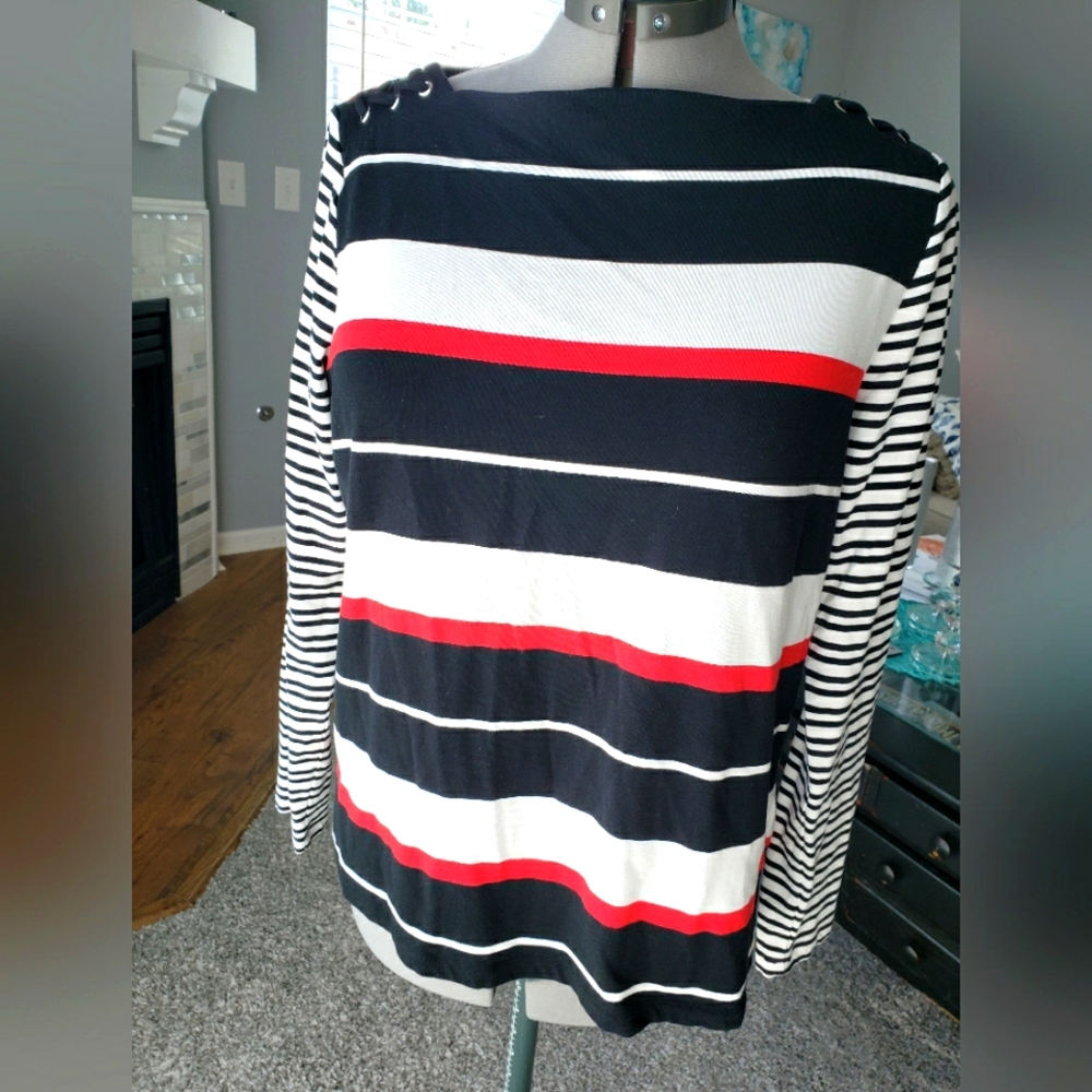 🤩Susan Graver weekend cotton poly blend black 🖤 red❤ white🤍 long sleeve top